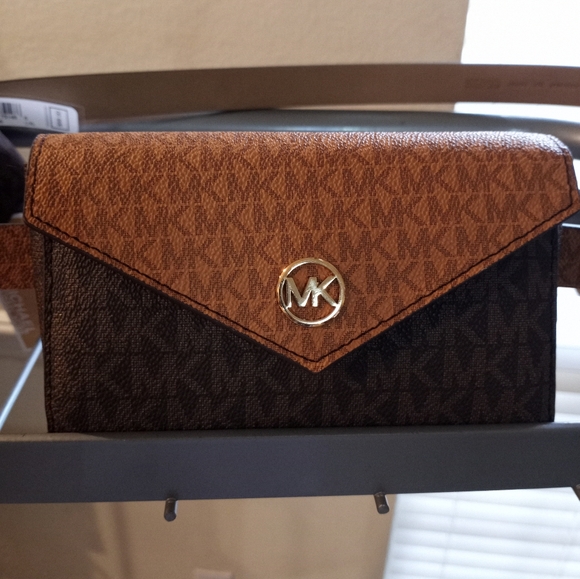 MICHAEL KORS LEGGINGS HAT AND BELT BAG - Picture 5 of 13